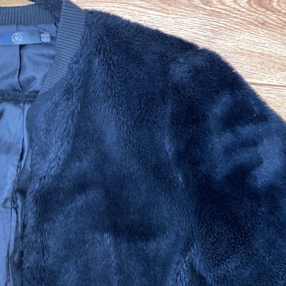 BLACK MISSGUIDED FAUX FUR BOMBER JACKET - Picture 3 of 3